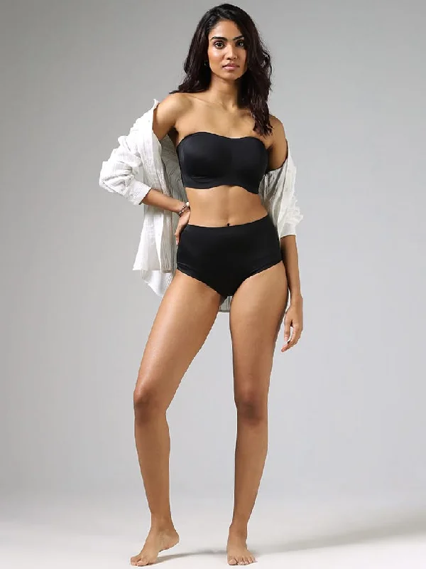 Linen Women Shorts for Breathable Comfort in Hot WeatherWunderlove Strapless Black Bra Linen Women Shorts for Breathable Comfort in Hot WeatherWunderlove Strapless Black Bra